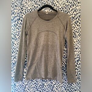 Lululemon Athletica Gray Long Sleeve Sweatshirt